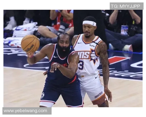 泪目瞬间哈登保罗同框训练快船首发阵容初现比尔获特别关注