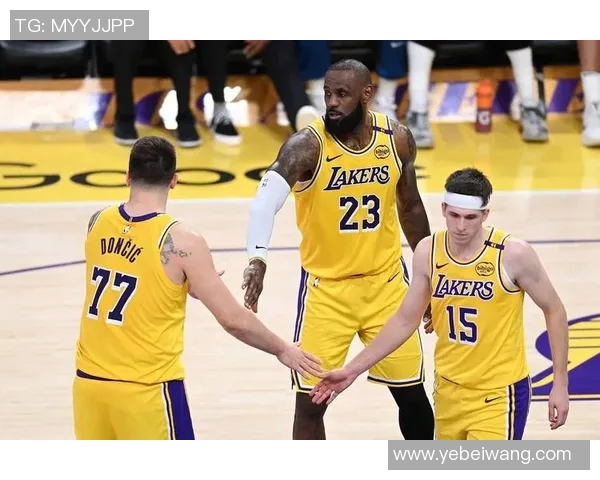 第三巨头！湖人大将轰22+12+4制霸内线 已成东里好帮手